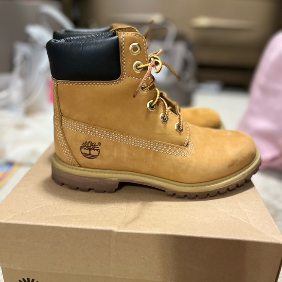 Timberland Boots - Picture 2 of 5